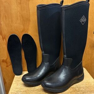 Women’s Muck size 8 boots 16” tall 
No original box Like New